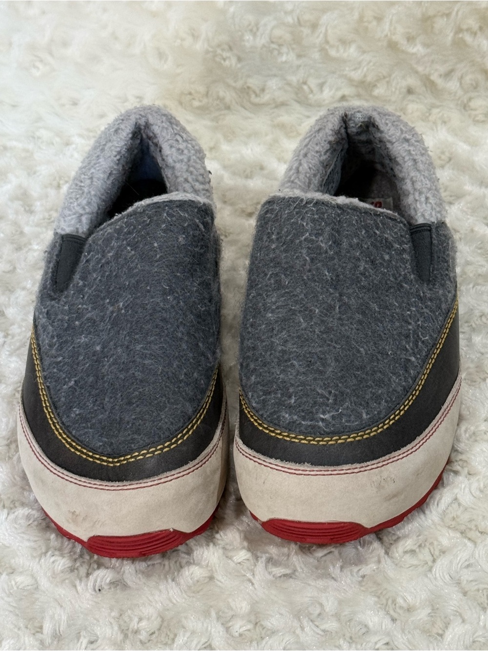 Sorel slip on slippers, women’s sz 8